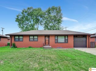 841 Hollywood Ave, Lincoln, NE 68504