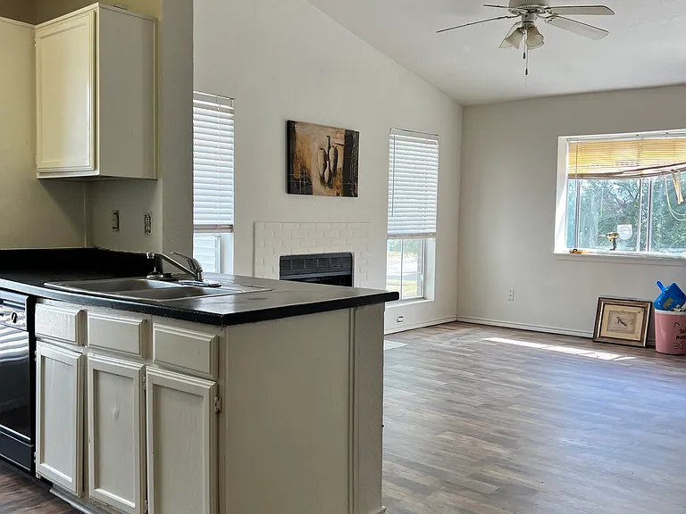 3900 Woodchase Dr #96 — Photo 2