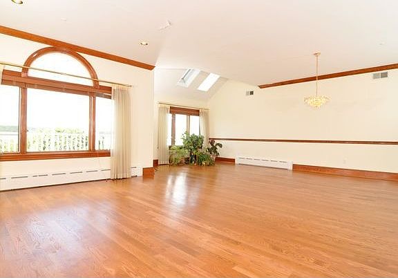 4th image of 11 Highview Cir #11
