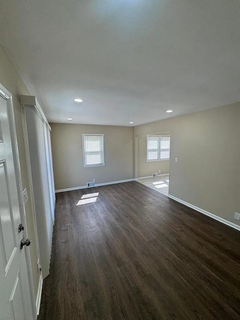 4 bed, 1400 sqft, $2,395 — Photo 4