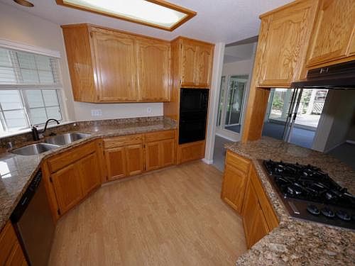 4th image of 325 Birchwood Ct