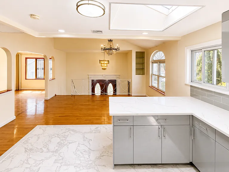 209 Paulding Ave #1 — Photo 4