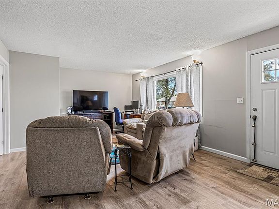 4th image of 3153 Crystal Circle Dr