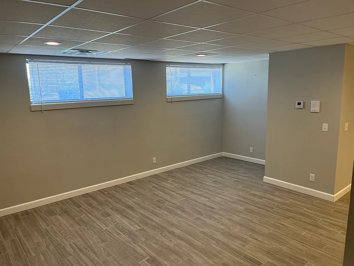Building Photo - 5843 Harrison Ave #103