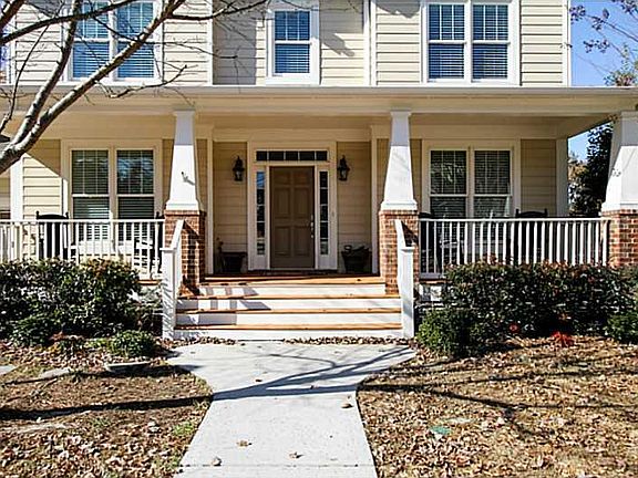 3rd image of 620 Parkview Dr
