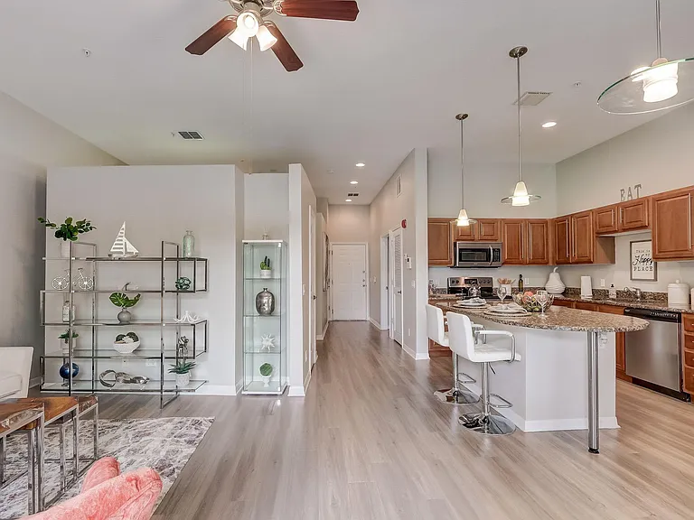 Majestic of Downtown Baldwin Park — Photo 15
