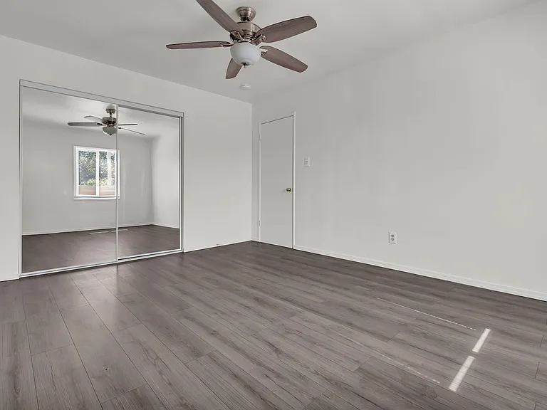1166 E 43rd Pl — Photo 3