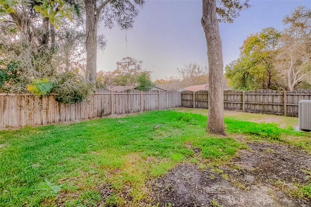 3 bed, 2.0 bath, 1896 sqft, $2,495 — Photo 2