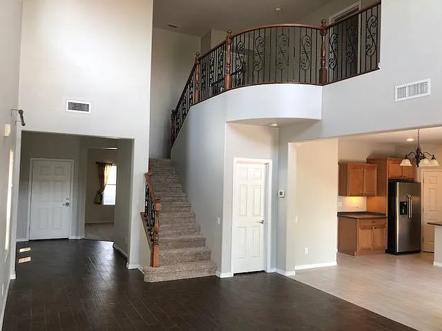 2141 W Kathleen Rd — Photo 4