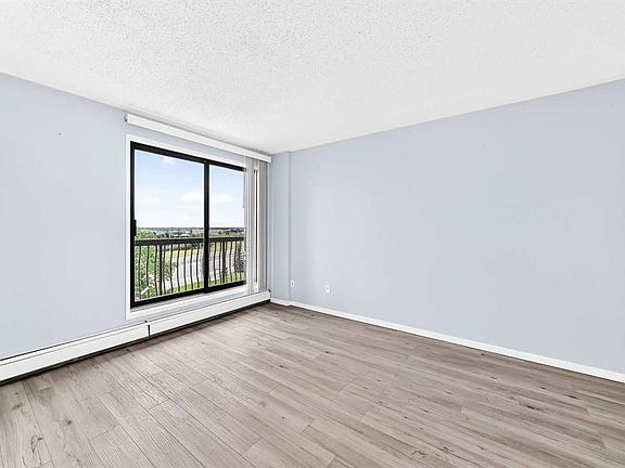 4th image of 5 E Berkeley Pl W #517