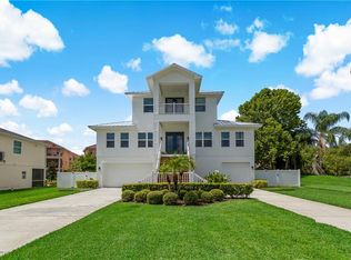 1519 Riverside Dr, Tarpon Springs, FL 34689