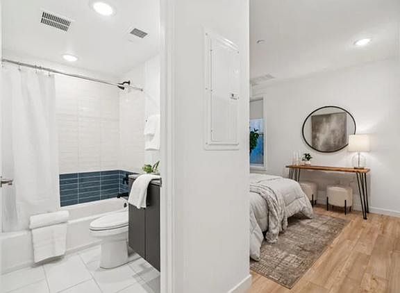 4th image of 2629 W Girard Ave #9037