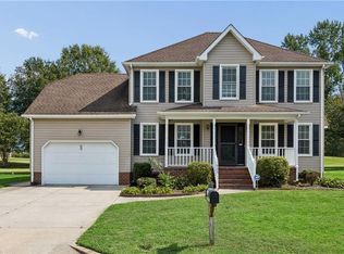 423 Las Gaviotas Blvd, Chesapeake, VA 23322