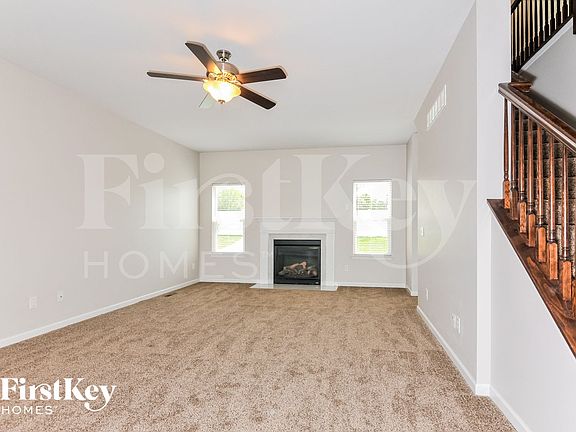 3rd image of 135 Berry Manor Cir