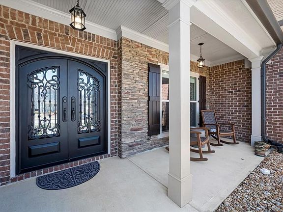 4th image of 842 Heritage Post Ln