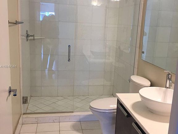 5th image of 2950 NE 188th St APT 538