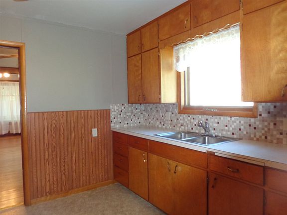 4th image of 314 W Superior St