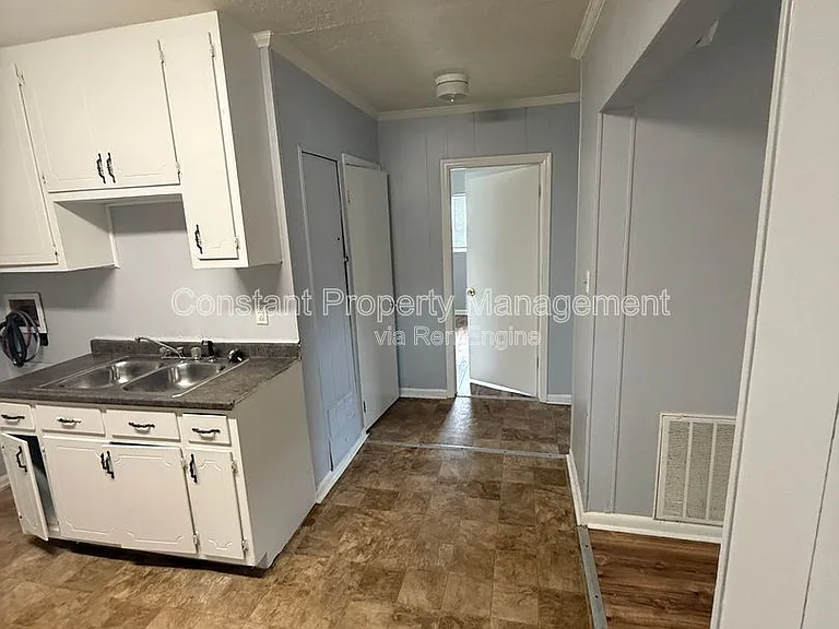 1110 Dewey St — Photo 9