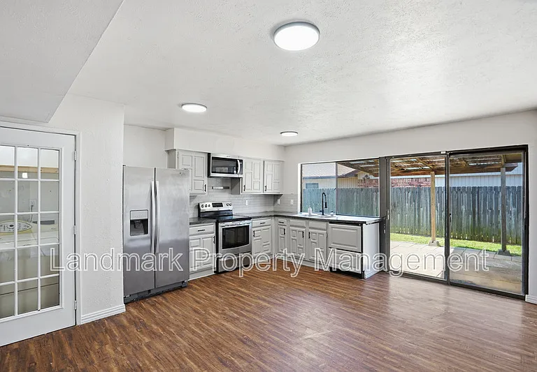 2711 Treeview Dr — Photo 11