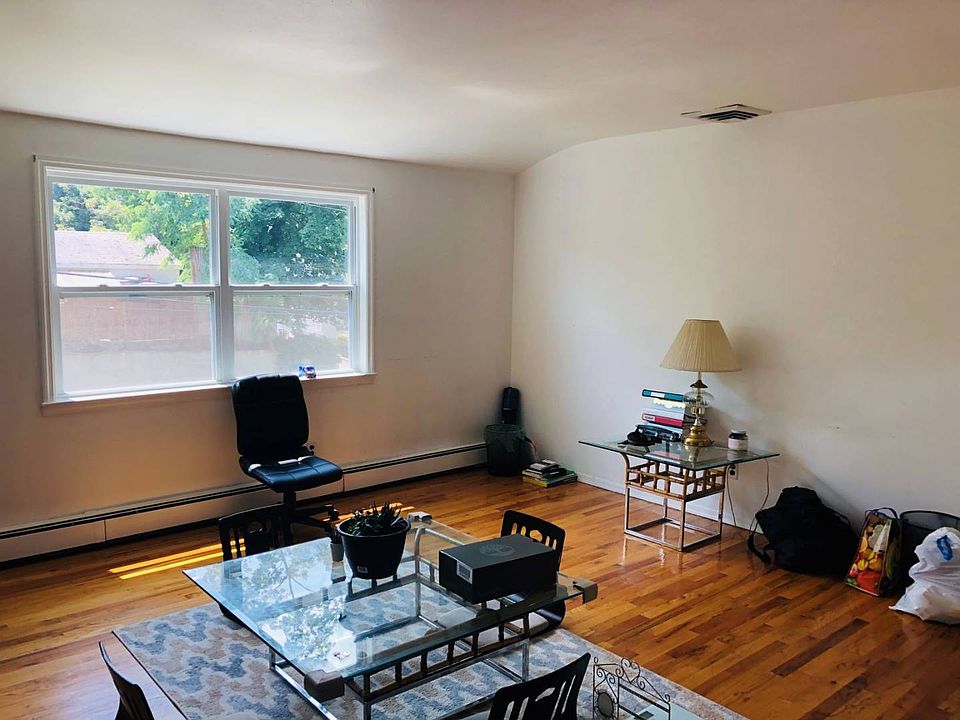 1st image of 90 Coles St Floor 1-2