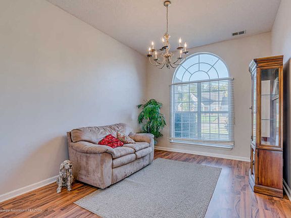 5th image of 10678 Lexington Dr