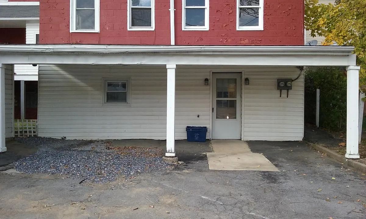 1 bed, 9999 sqft, $840 — Photo 1