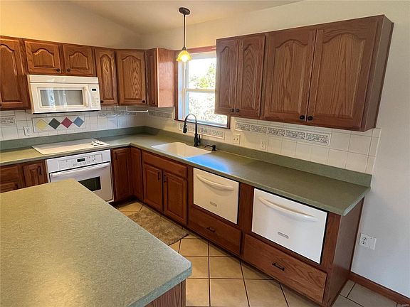 3rd image of 35 Chinkapin Ct