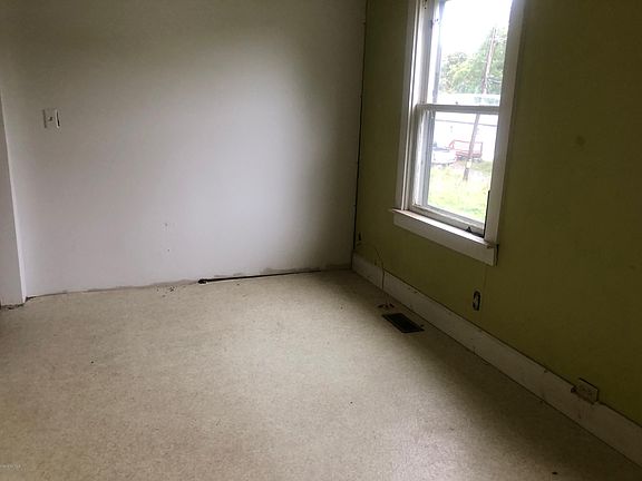 4th image of 229 Pelton Pl
