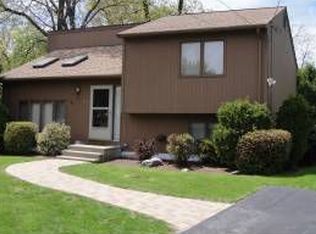 21 Lilac Cir, Cranston, RI 02920