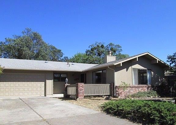 2nd image of 780 Oak Knoll Dr