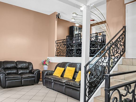 3rd image of 13567 Valerio St Unit C