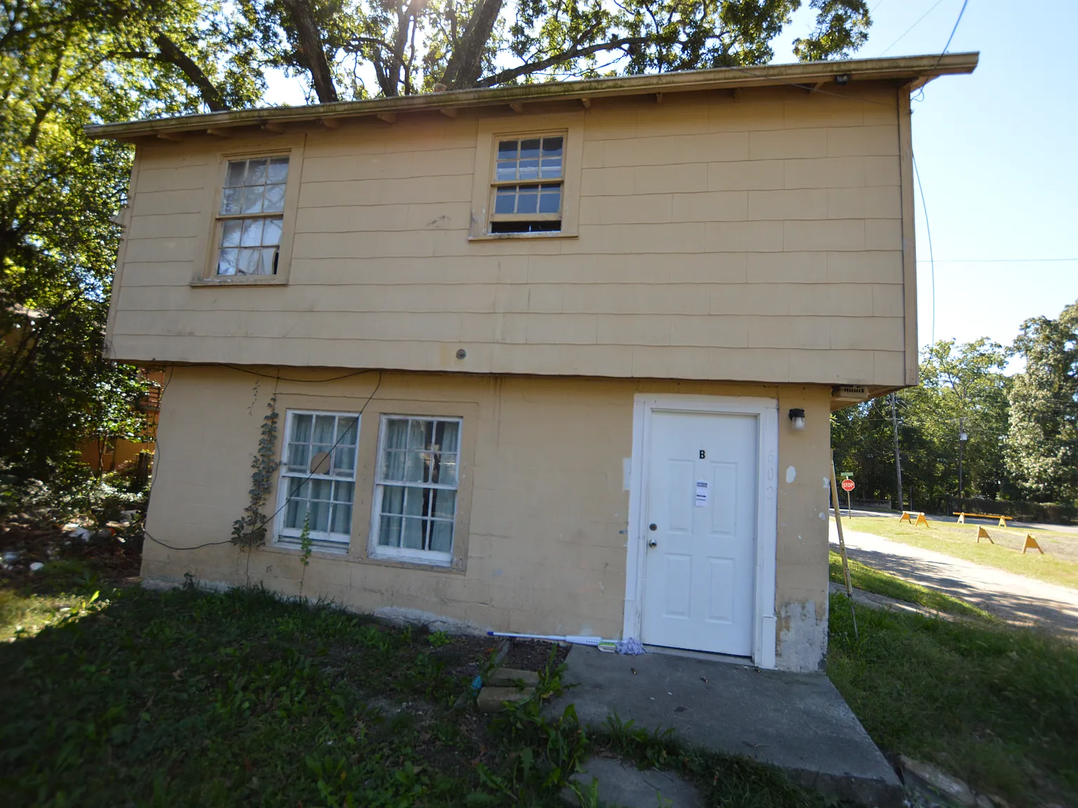 ANN 602 Jewell Ave. - Front — Photo 1