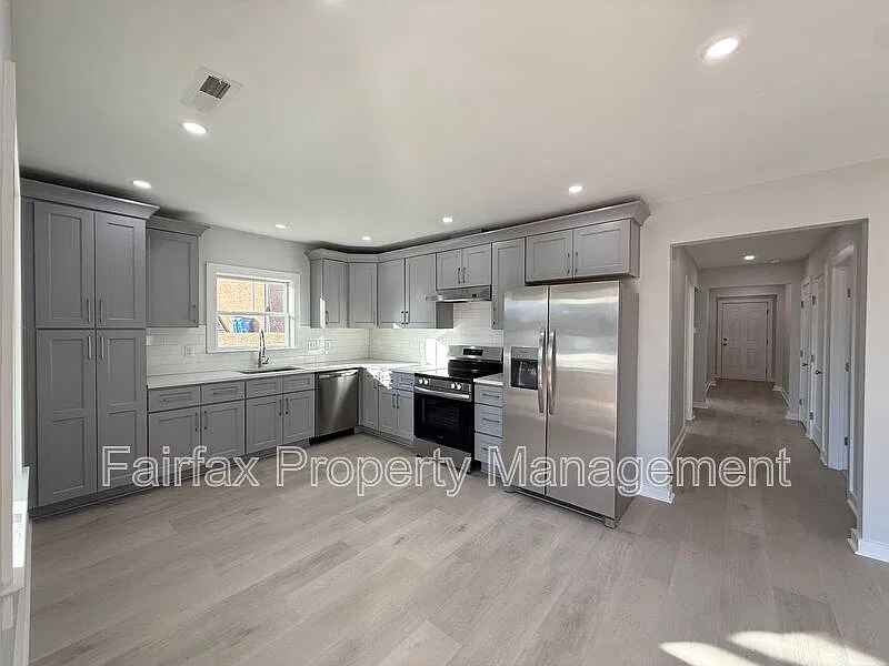3 bed, 2.0 bath, $2,400 — Photo 2
