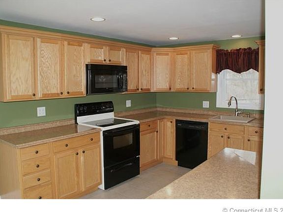 Plenty of cabinets and coun...