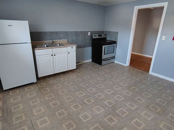 2nd image of 2703 Tremper Ave #4
