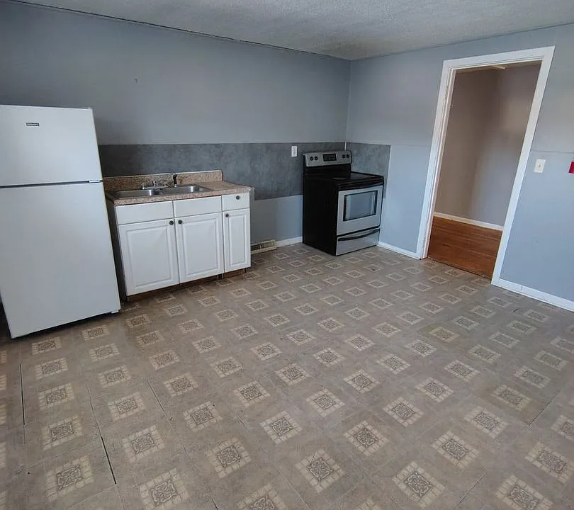 2703 Tremper Ave