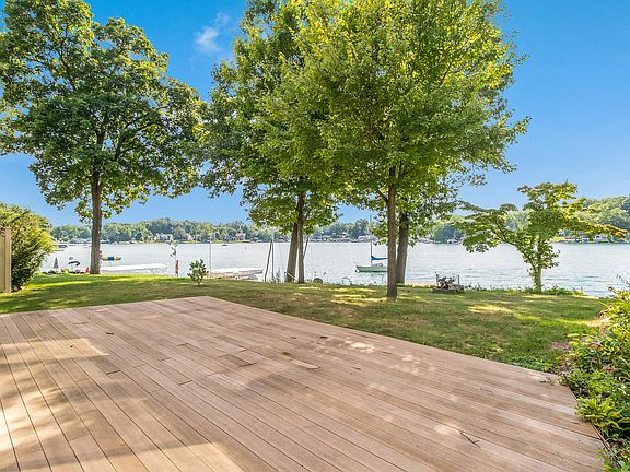 4th image of 300 E Gull Lake Dr