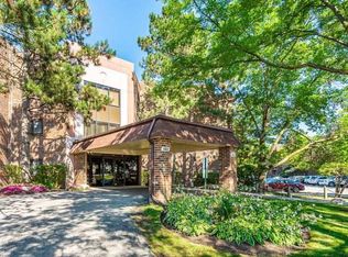 1002 Castilian Ct APT 310, Glenview, IL 60025