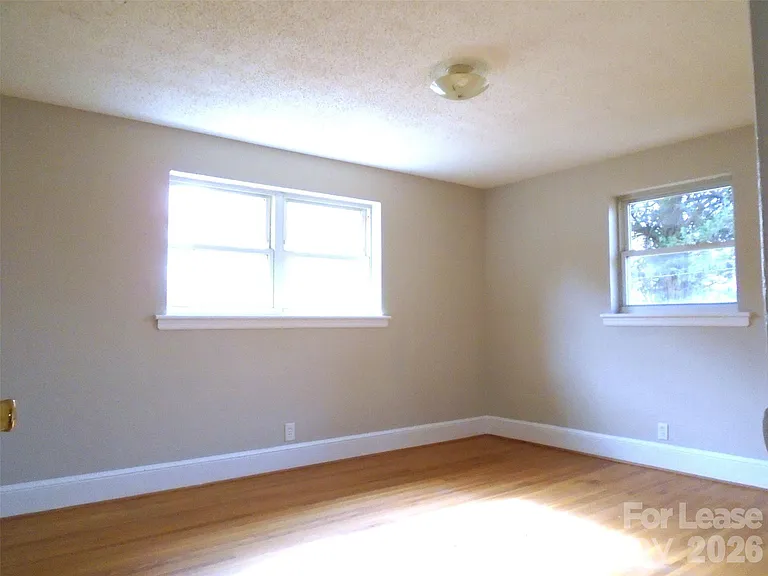 223 Dakota St — Photo 6