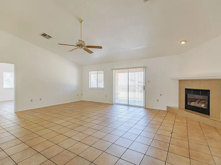 2400 Saguaro Loop — Photo 18
