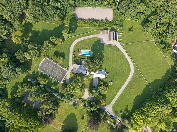 3rd image of 160 Couch Road