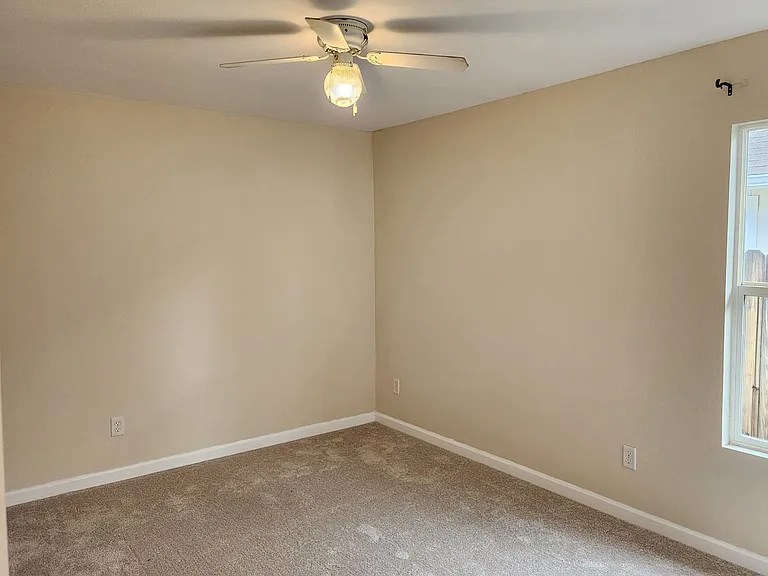 1435 Honey Locust Ave — Photo 14
