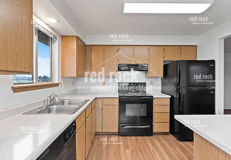 4733 N Sullivan Rd — Photo 8