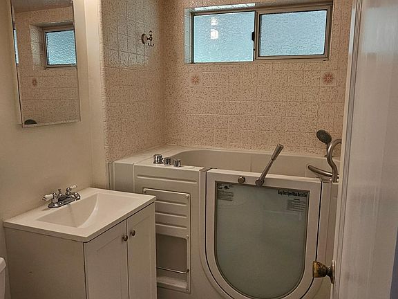 4th image of 2819 Merrywood Dr