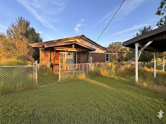 3rd image of 1792 Holly Creek Rd