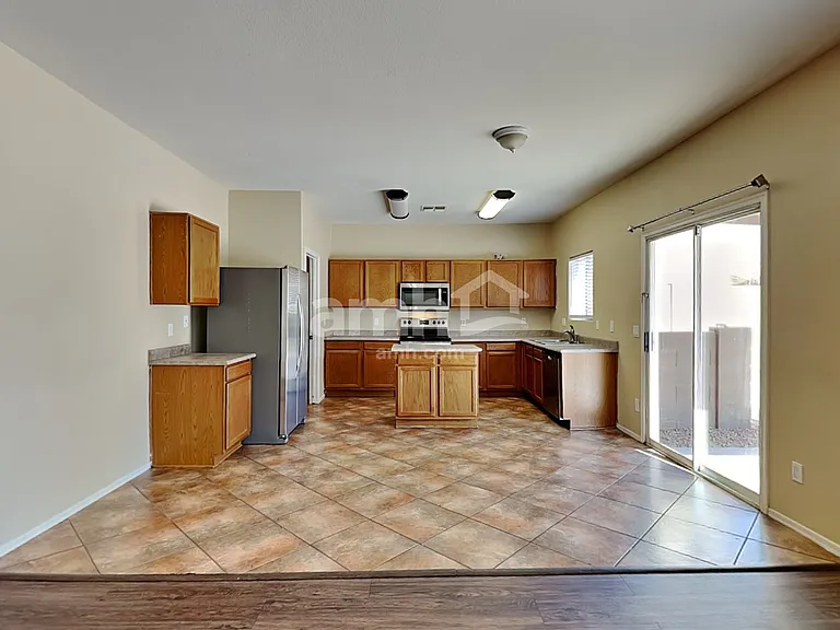 13240 W Watson Ln — Photo 4