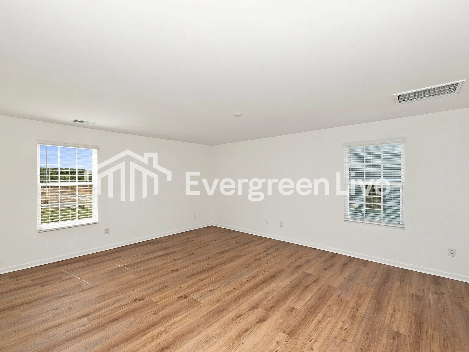 4 bed, 2.5 bath, 1956 sqft, $1,895 — Photo 4