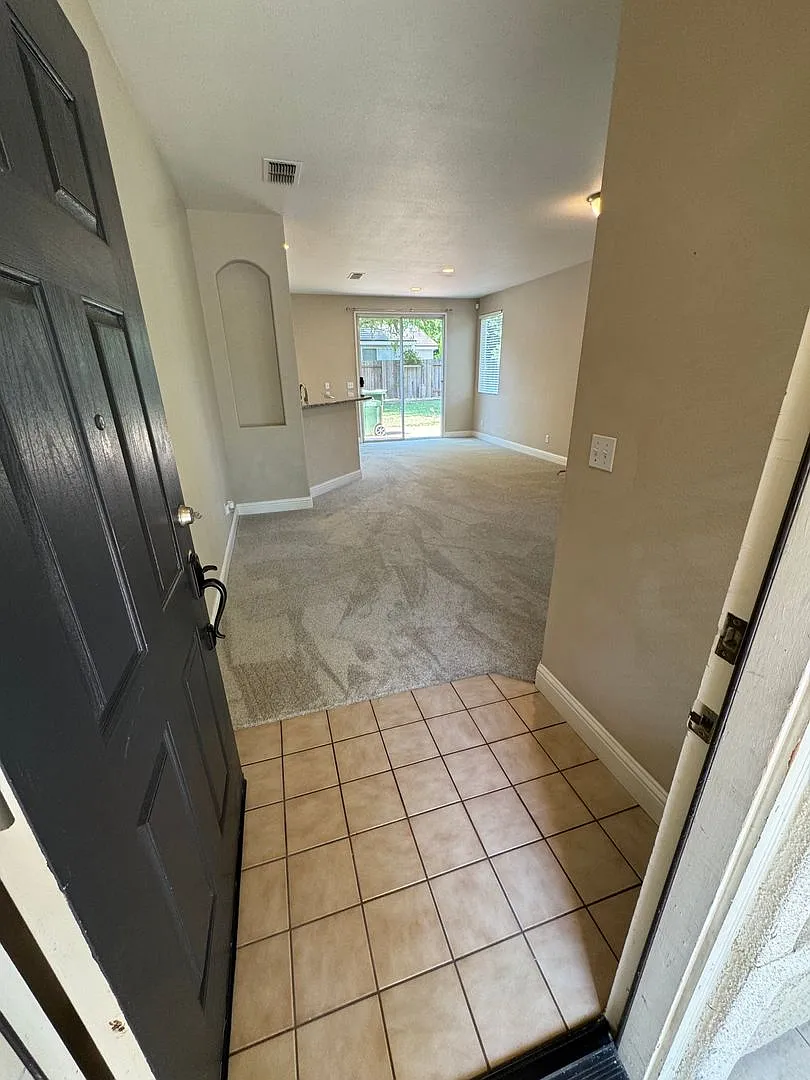 3 bed / 2 bath | Single Story Elk Grove Home Available Now — Photo 4