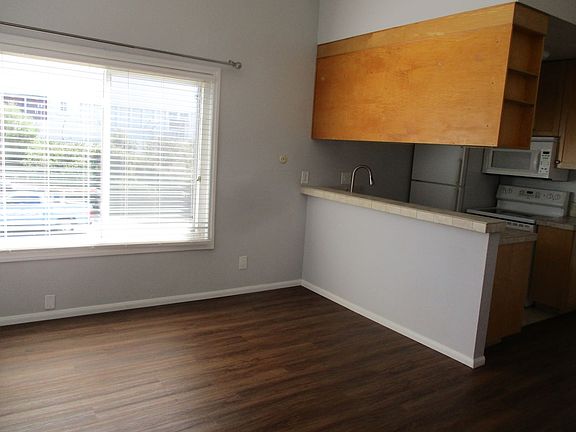 3rd image of 2228 Chatsworth Blvd APT 6