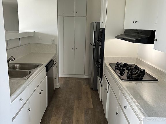 3rd image of 1155 E Del Mar Blvd #2B-2Ba-1100Sqft